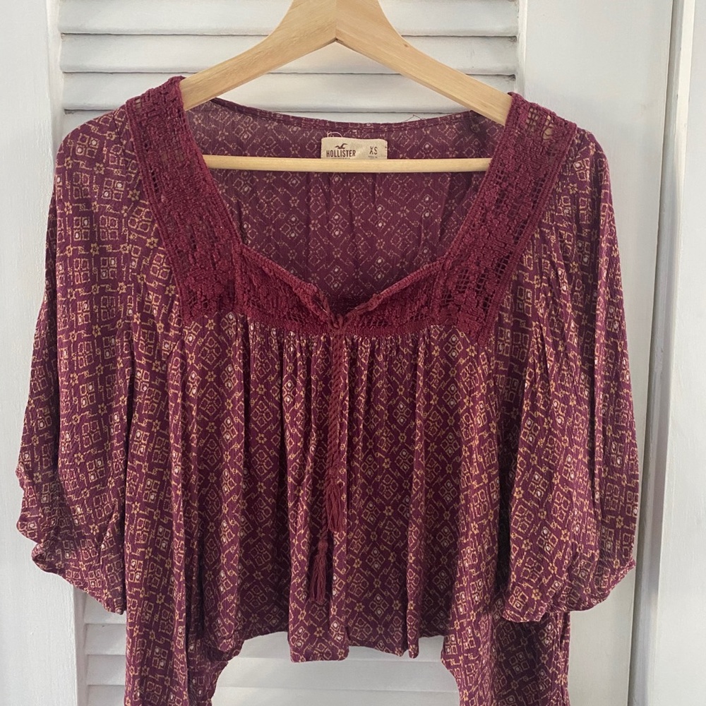 Hollister top